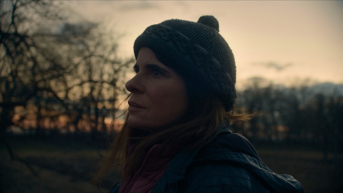 Zuzana Fialová odfotená z profilu vo filme Od marca do mája