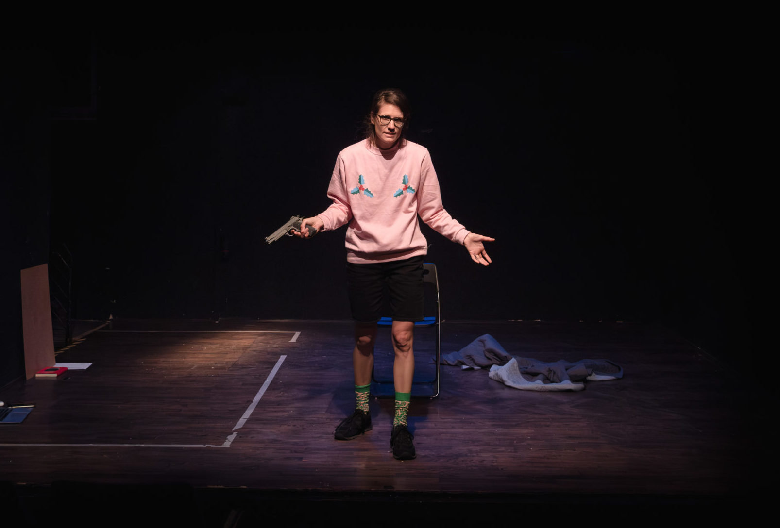 Jasna Žmak počas divadelného predstavenia this is my truth, tell me yours